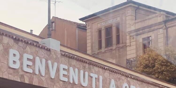 Cerva, altro intervento di riqualificazione urbana: nuova scritta all’ingresso del paese