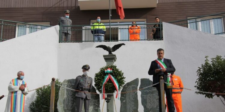 Il comune di Conflenti celebra il 4 novembre / Un cero dedicato al Milite Ignoto