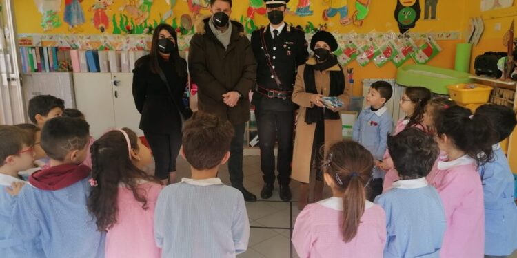Cropani, mongolfiera e matita per gli alunni