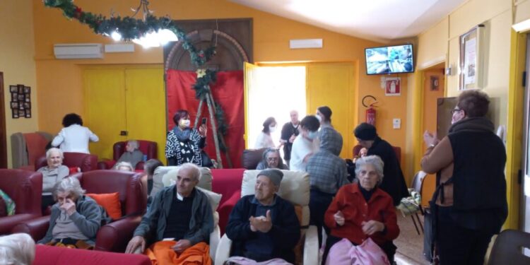 Studenti liceo presentano spettacoli in case di riposo di Soveria Mannelli e Decollatura