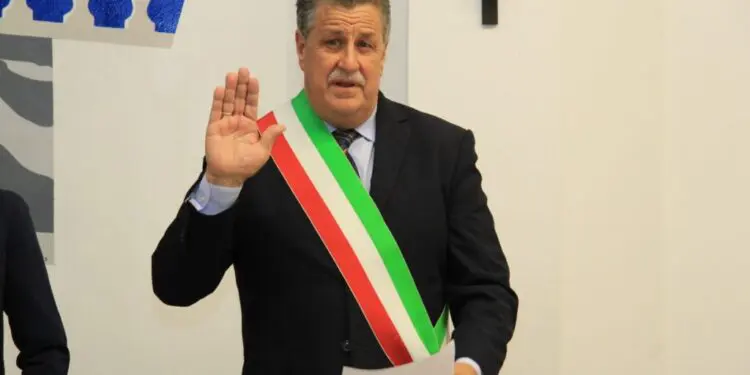 Conflenti, il sindaco D’Assisi rinvia l’apertura delle scuole