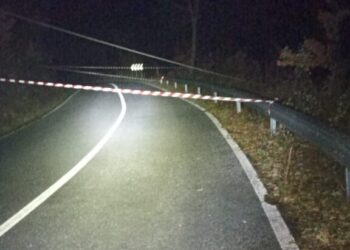 Cade un filo dell’alta tensione/ Paura sulla Sp 73 in località Mola (Saliano)