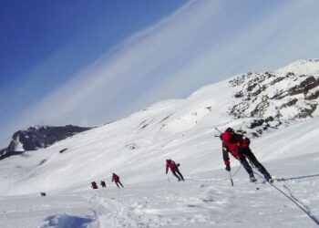 Dal 1 gennaio 2022 artva, pala e sonda obbligatori anche per escursioni e ciaspolate