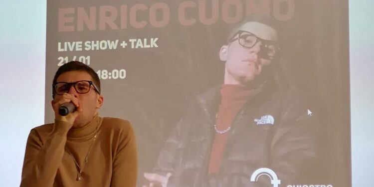 Al Chiostro Caffè Letterario di Lamezia Terme, il rapper Enrico Cuomo presenta “Dove sei”