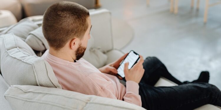 Grazie a internet tutte le notizie locali sono a portata di smartphone