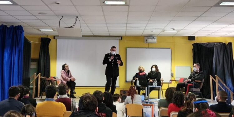 “Il rispetto della legge, il rispetto degli altri” incontro all’IIS “Costanzo” di Decollatura