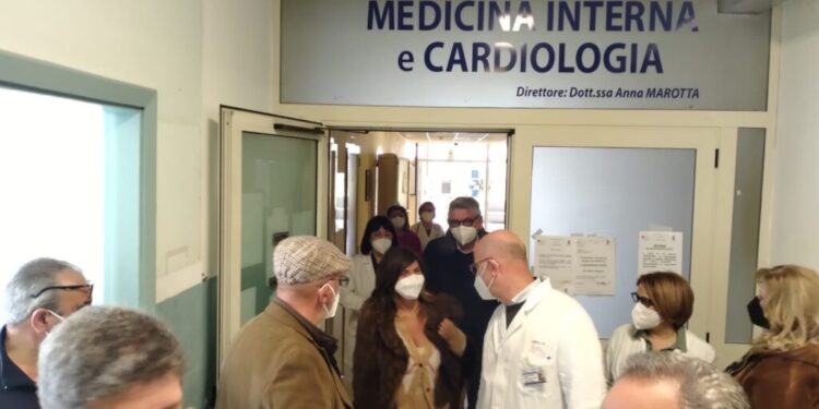 Simona Loizzo ha ispezionato l’ospedale: “Non pensavo di trovare una struttura così ben tenuta e organizzata”