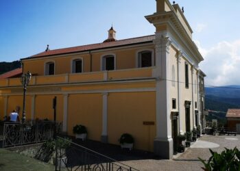 Conflenti, tutti in piazza per dire “basta” alla guerra e all’invasione russa in Ucraina