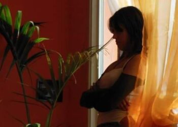 Appello della giovane Elvira Amelio all’amministrazione comunale di Rovito. L’artista: «Una scuola accreditata nel teatro cittadino»