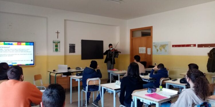 Petronà, lezione concerto del maestro Davide Rotella.