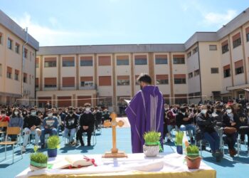 All’Istituto Tecnico Economico di Lamezia celebrato il precetto pasquale