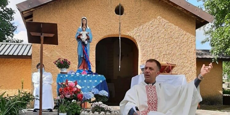 Padre Raffaele Di Donna, da Torre del Greco a Camigliatello: «Amo questo luogo in tutte le stagioni»/Al via i preparativi per i festeggiamenti della Madonna dell’Assunta