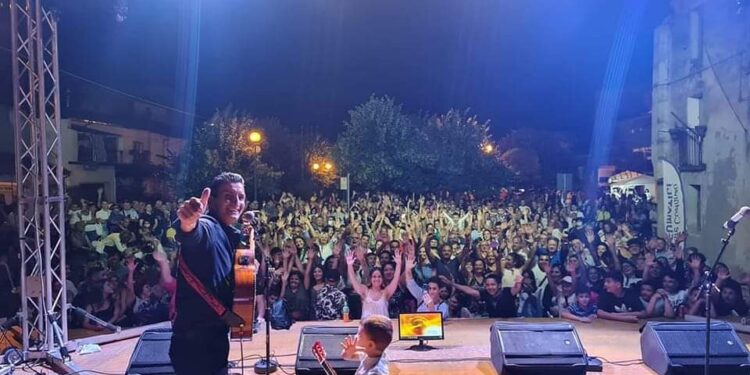 Un successo il live del cantautore calabrese Cecé Barretta svolto a Pedivigliano