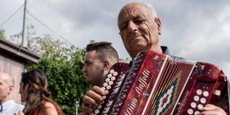 Parte Felici & Conflenti, musica, laboratori, incontri e degustazioni enogastronomiche