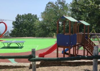 Andali, inaugurati il parco giochi e la panchina dell’amore
