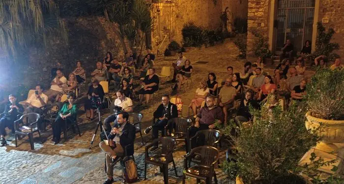 Sipario su “Al vaglio” al termine di una settimana ricca di presentazioni di libri e confronti che hanno illuminato il centro storico di Sambiase
