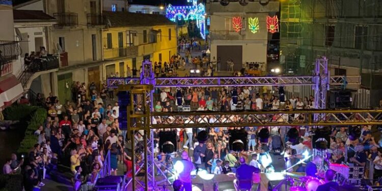 Belcastro, 4mila presenze per il concerto di Mimmo Cavallaro