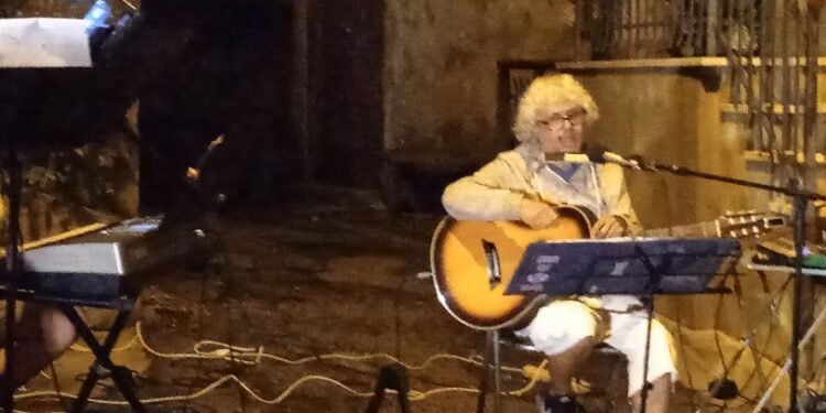 Decollatura, emozioni in note e parole nel concerto di Mario Migliarese
