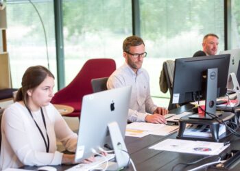 Sostegno psicologico, il nuovo benefit aziendale per i lavoratori: lo studio di Serenis