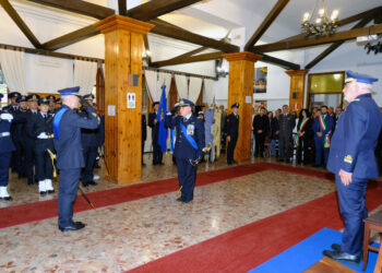 Il tenente colonnello Massimo Alligri nuovo comandante del distaccamento aeronautico di Montescuro/ Il parigrado Roberto Tabaroni ringrazia i suoi uomini