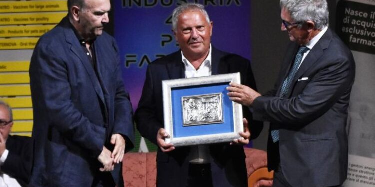 ASP Catanzaro: importante riconoscimento per il Direttore della Farmacia ospedaliera dott. José Francisco Aloe