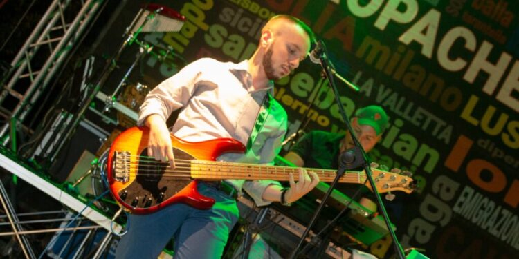 “Scigliano” è il titolo del primo singolo inciso da Samuele Rizzo, in arte Calvisi