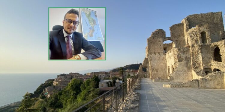 “Venga a dare l’esempio” è l’invito rivolto all’attore americano Stanley Tucci dal consigliere Colonnese di Fiumefreddo