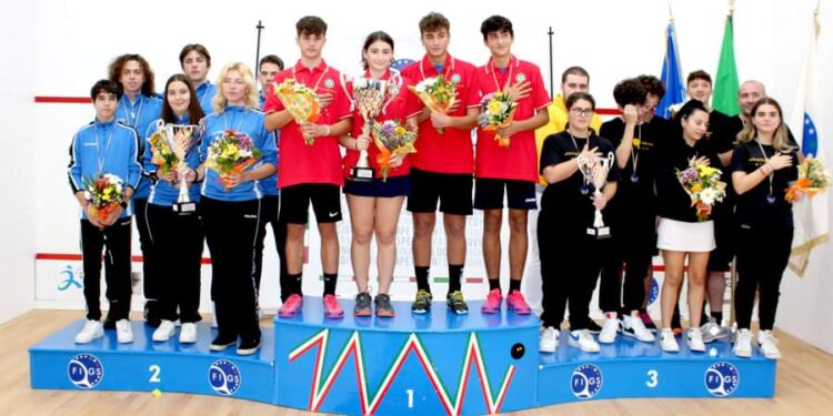 Al centro commerciale La Torre presentata la squadra di calcio SS Real Cropani