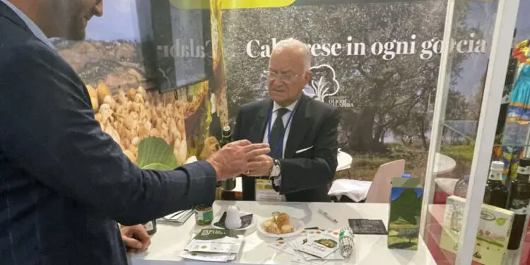 Successo del Consorzio Olio di Calabria IGP al SIAL di Parigi