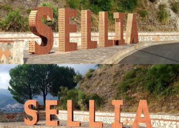 Sellia, scritta all’ingresso del paese entro fine anno