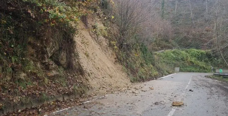 Frane sulla strada provinciale 93 tra Decollatura e Motta S. Lucia