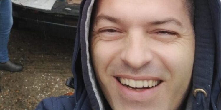 La fiaba di Natale di Enea Braglia ambientata sull’Appennino tosco-emiliano/ Oltre 100 panettoni donati per i bambini della scuola media di Polinago