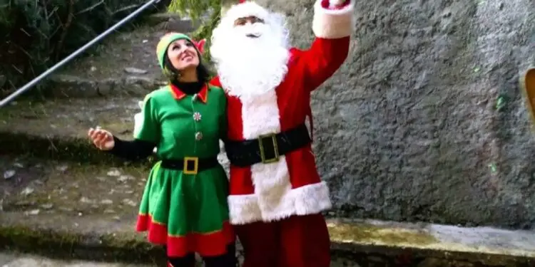 Una casa di “Babbo Natale” da Oscar. A Scigliano la magia del periodo inonda il borgo/ Record di presenze per l’iniziativa