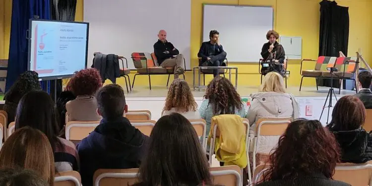 IIS Costanzo, studenti a confronto (VIDEO) con lo scrittore Alberto Albertini
