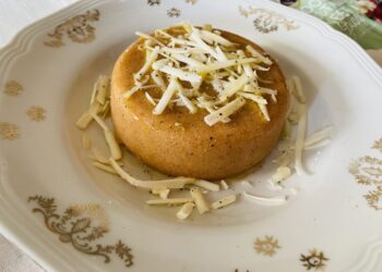 Una ricetta di Piero Cantore: Torta di polenta al Provolone Valpadana Dop