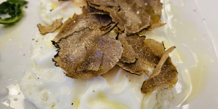 “Abbinando”… uova e tartufo con lo chef Piero Cantore