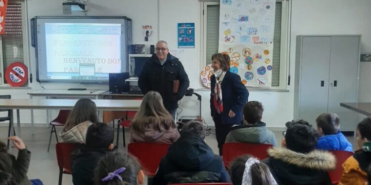 Petronà, Don Pasquale Brizzi nelle scuole
