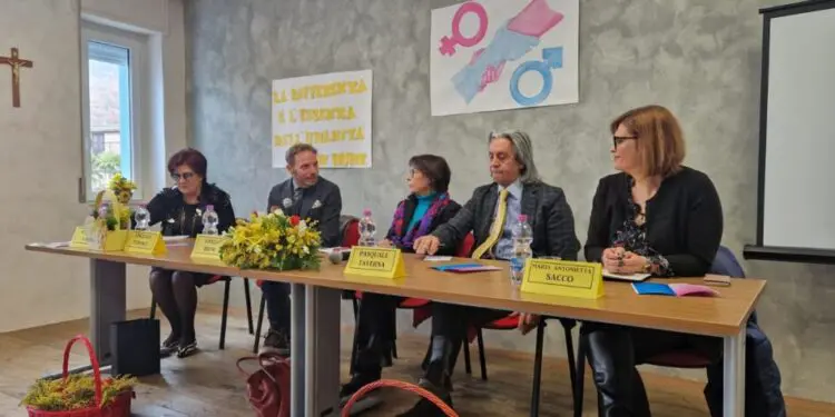 Bianchi, Piccole donne e piccoli uomini crescono: incontro con Amalia Bruni