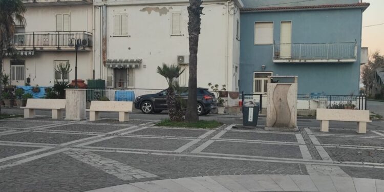 Botricello si rifà il look tra nuovo arredo e manutenzioni