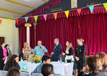 Entusiasmante incontro di Carmine Abate con gli studenti dell’IC di Sellia Marina