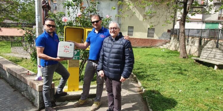 Petronà, associazione 4×4 Off Road revisiona defibrillatore