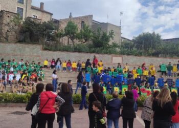Petronà, alunni della primaria in piazza per l’arte del riciclo