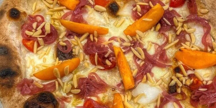 Momenti di gusto… con lo chef Piero Cantore: pizza con frutta e baccalà