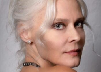 Isabel Russinova ritorna in Calabria per ricevere il Premio Elmo dei Brettii a Tiriolo