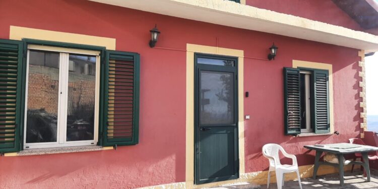 Andali, anziani coniugi soli, ammalati e abbandonati