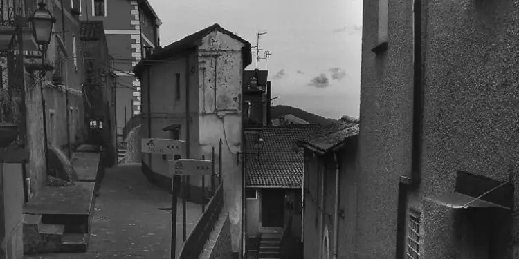 Vicolo (foto di Mario Migliarese)