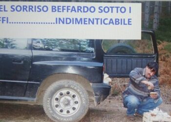 Gli amici ricordano Vittorio Crispino con una targa consegnata ai fratelli Mario e Massimo