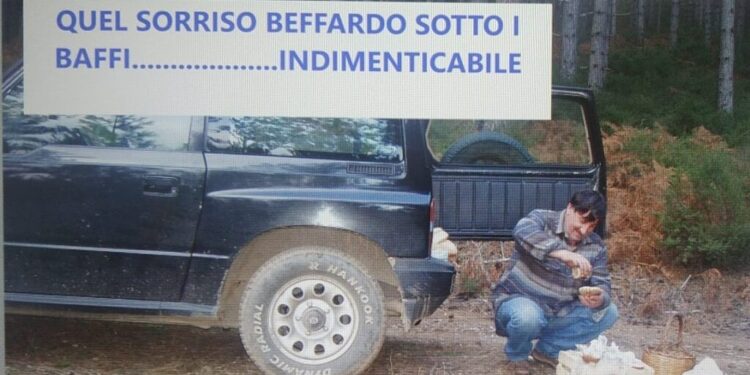 Gli amici ricordano Vittorio Crispino con una targa consegnata ai fratelli Mario e Massimo