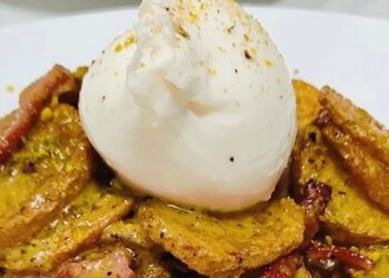 “Momenti di gusto” con lo chef Piero Cantore: patate silane con pistacchio, mortadella e mozzarella di bufala
