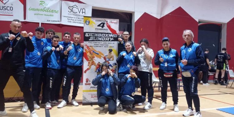 Pioggia di medaglie per i kickboxer novizi della Krak Team Decollatura
